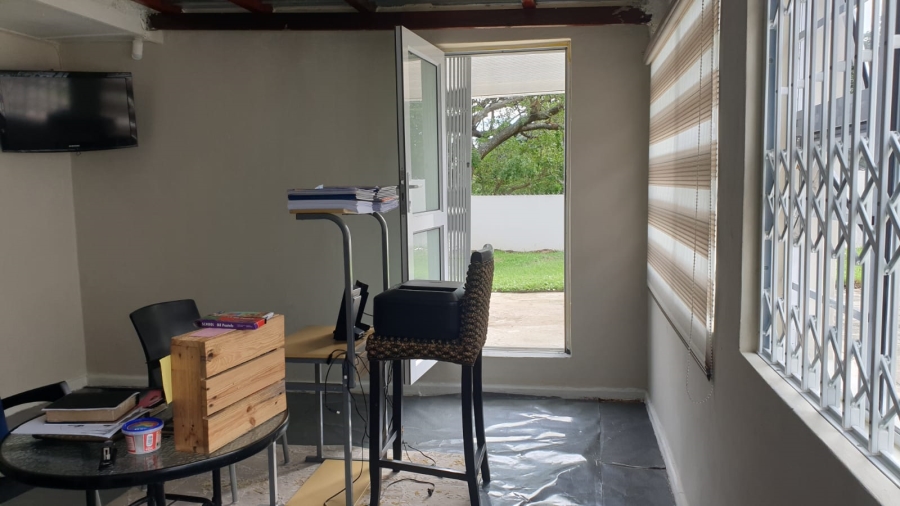 To Let 4 Bedroom Property for Rent in Beacon Bay Eastern Cape